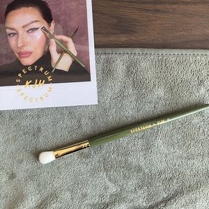 Katie Jane Hughes x Spectrum Brush 11